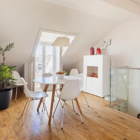 Chiado Square Apartments | Lisbon Best Apartments *